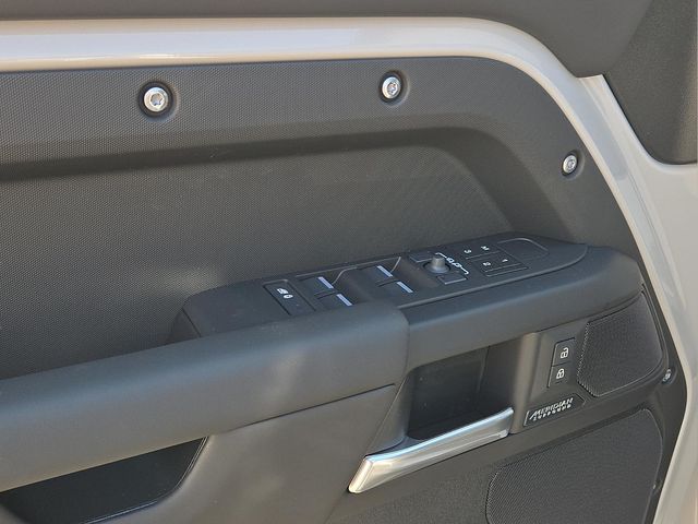 2026 Land Rover Defender X-Dynamic SE - Photo 16