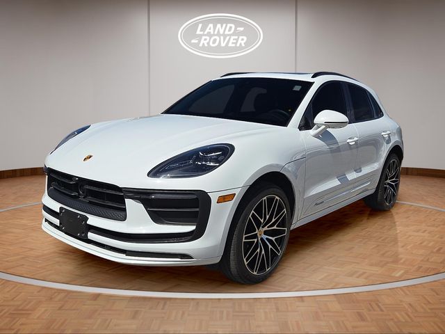 2023 Porsche Macan -'s photo