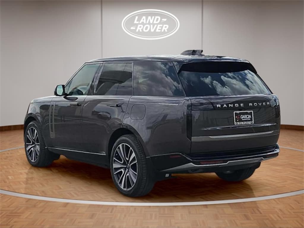 New 2025 Land Rover Range Rover SE 550PS SUV
