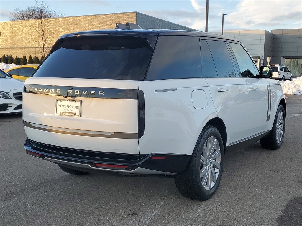 New 2025 Land Rover Range Rover SE 400PS SUV