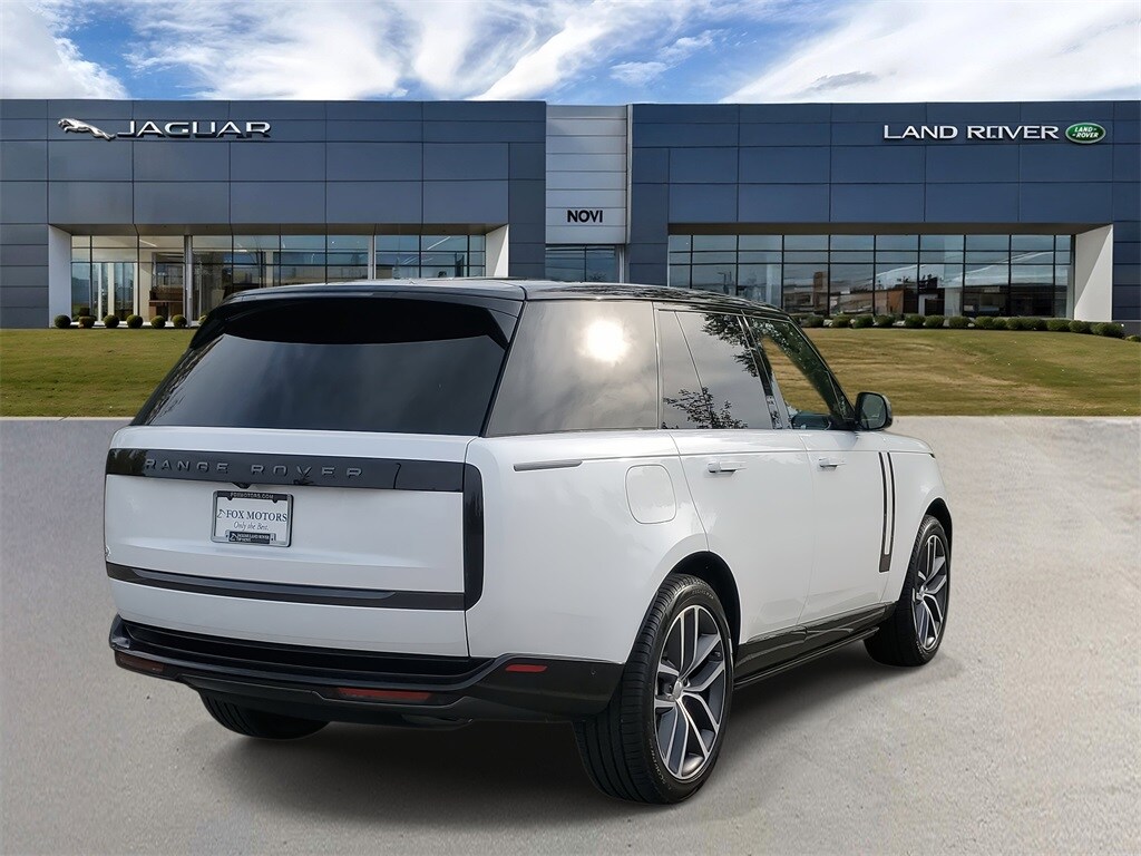 2025 Land Rover Range Rover SE photo 2