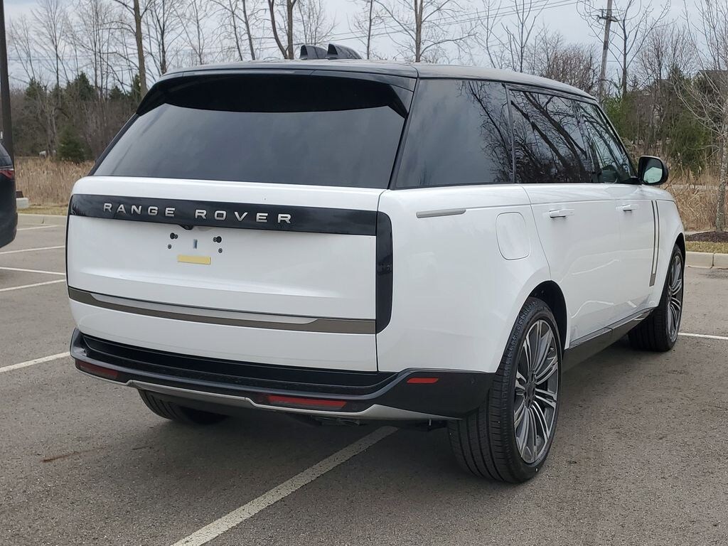 New 2026 Land Rover Range Rover SE LWB 7-Seats / V8 SUV