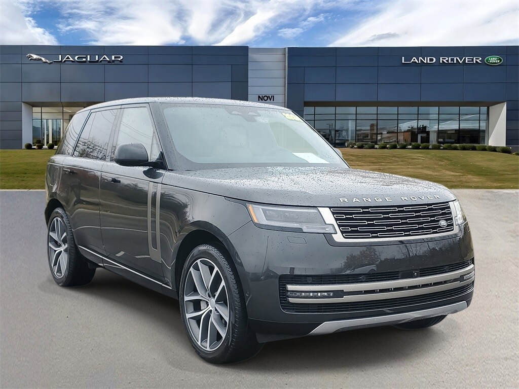2024 Land Rover Range Rover SE photo 3