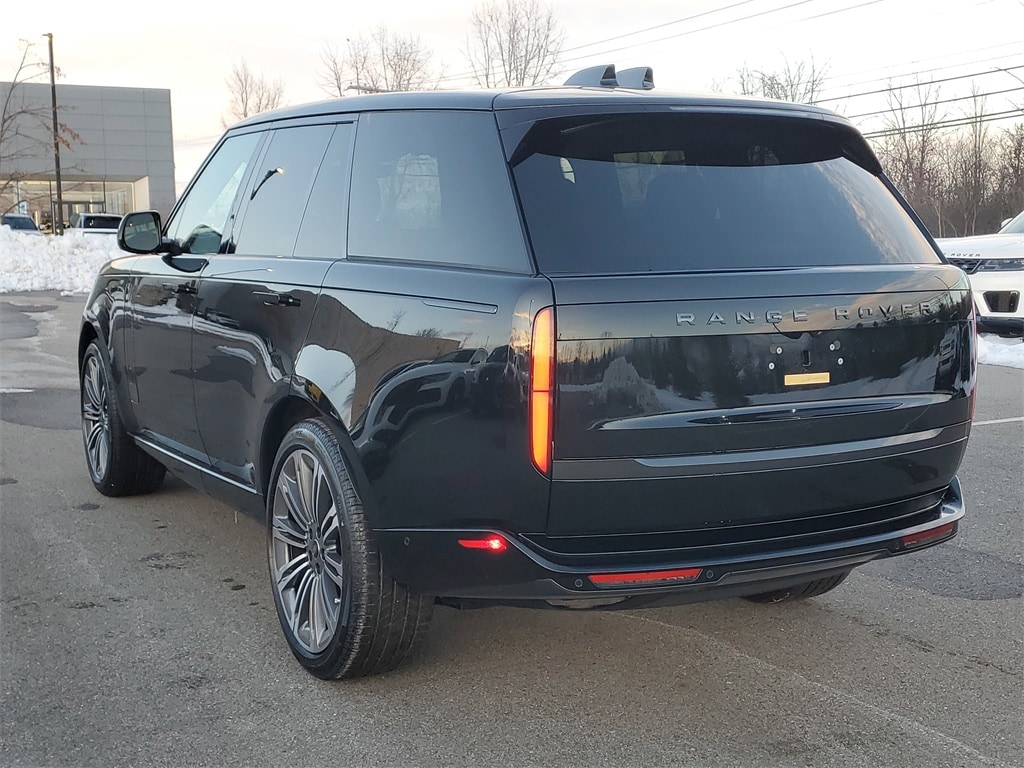 New 2025 Land Rover Range Rover SE SUV