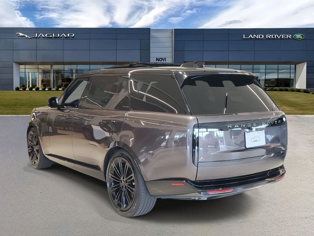 New 2026 Land Rover Range Rover SE LWB 7-Seats / V8 SUV