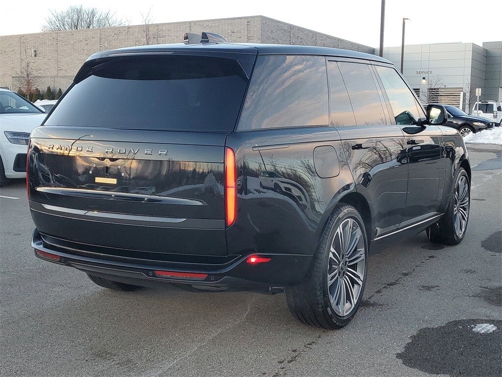 New 2025 Land Rover Range Rover SE SUV