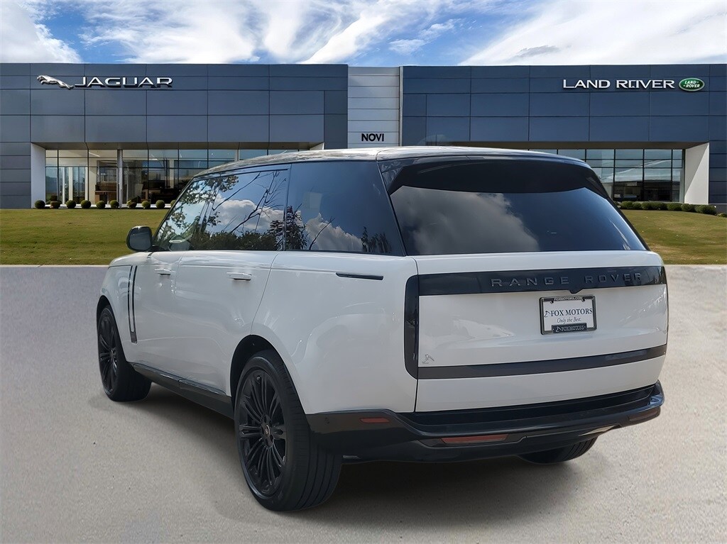 2025 Land Rover Range Rover SE photo 2