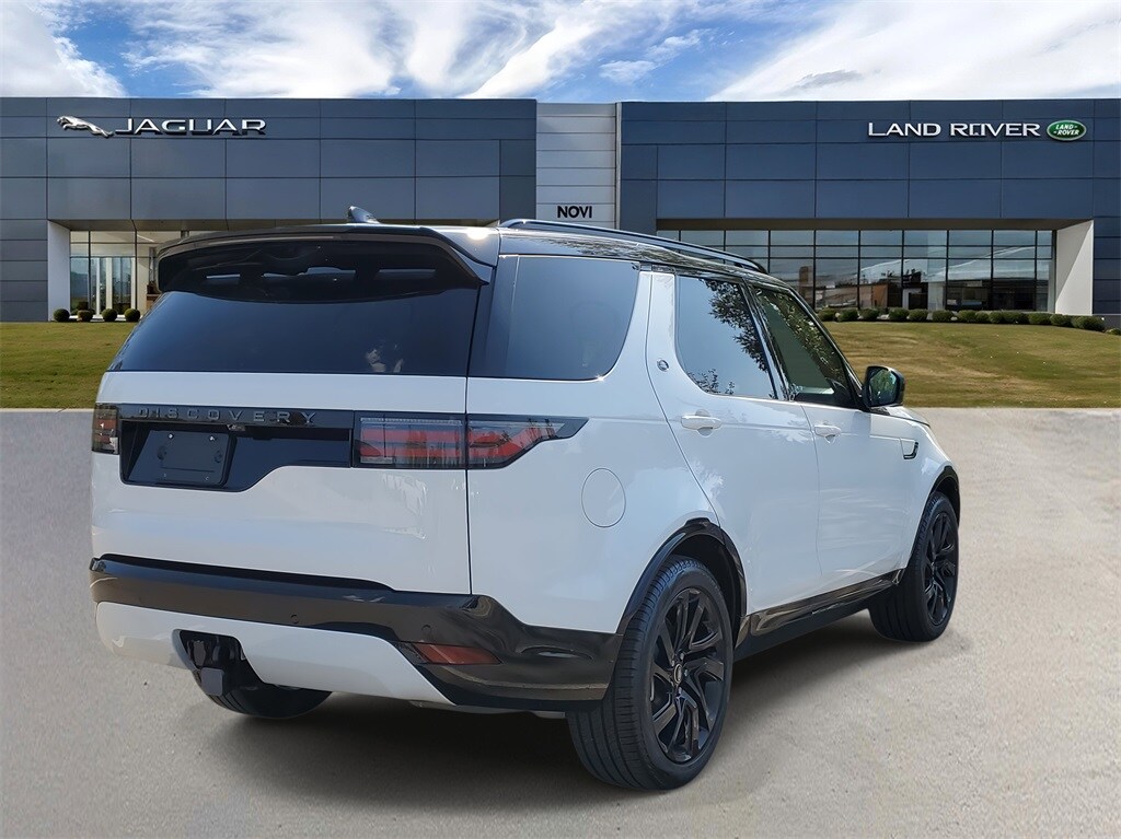 2025 Land Rover Discovery P300 Dynamic SE photo 2