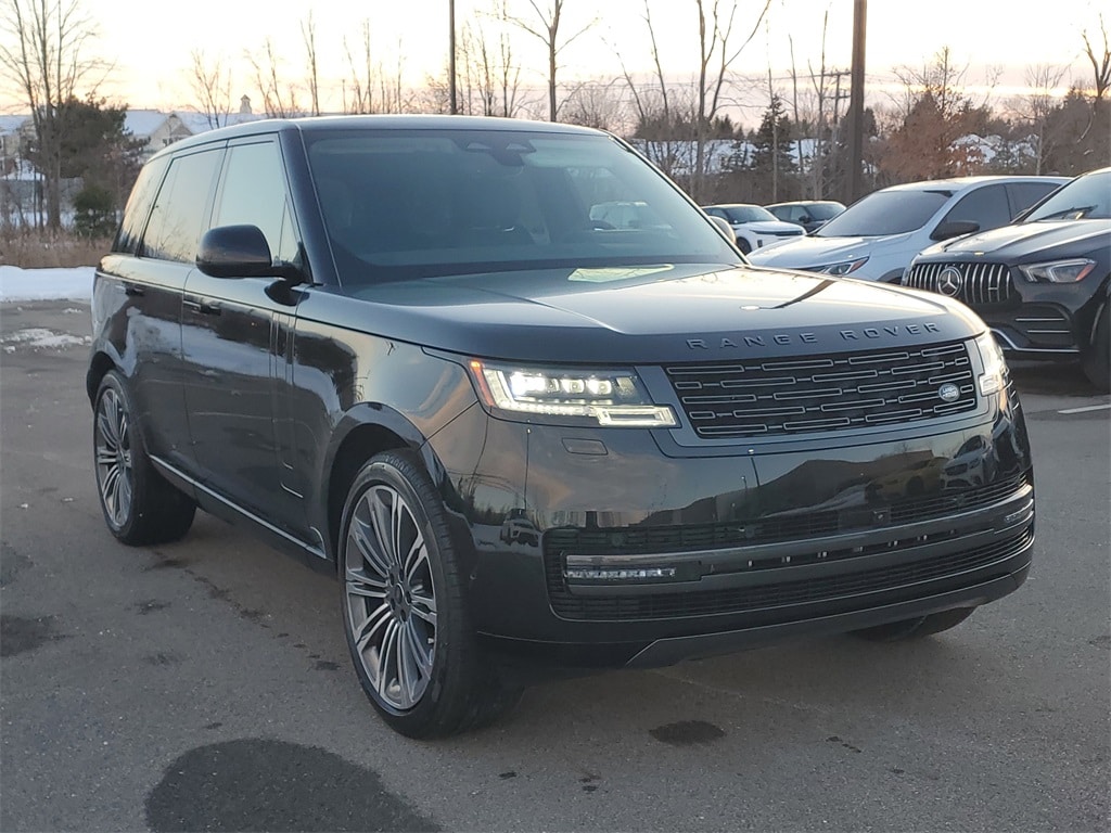 New 2025 Land Rover Range Rover SE SUV