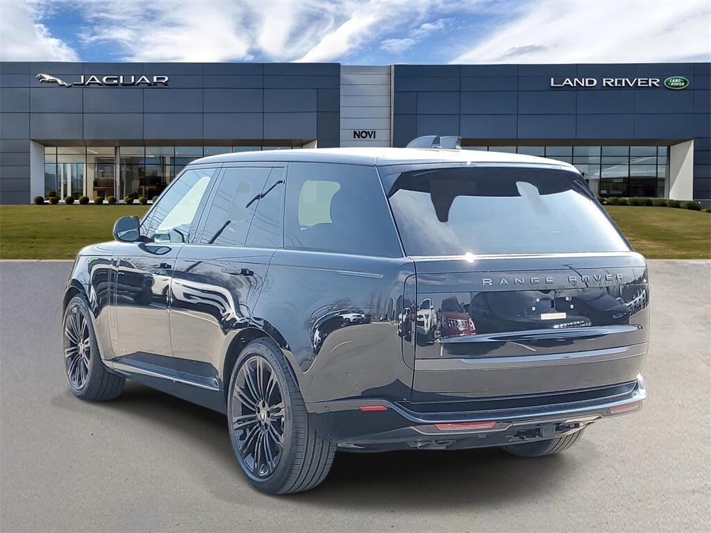 2025 Land Rover Range Rover SE photo 2