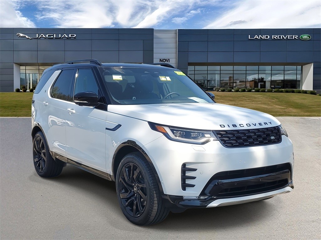 2025 Land Rover Discovery P300 Dynamic SE photo 3