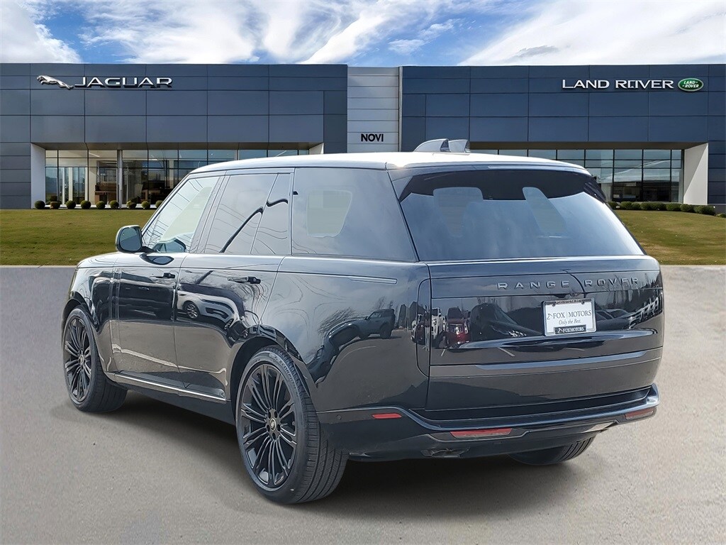 2025 Land Rover Range Rover SE photo 2