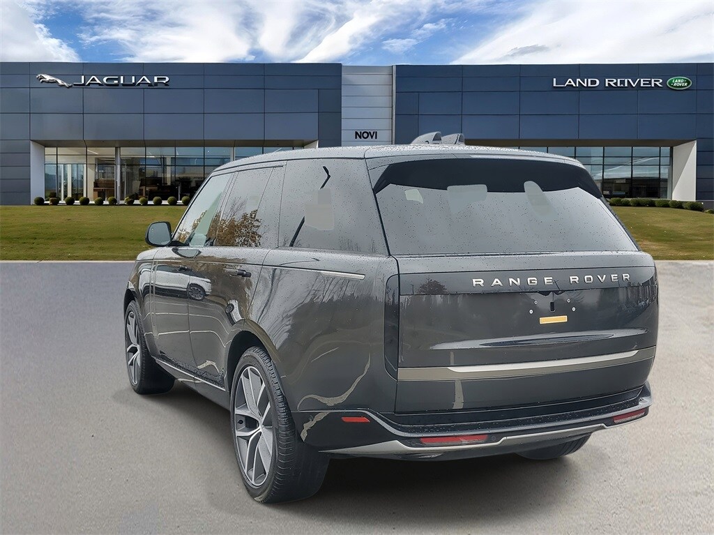 Used 2024 Land Rover Range Rover P400 SE SUV