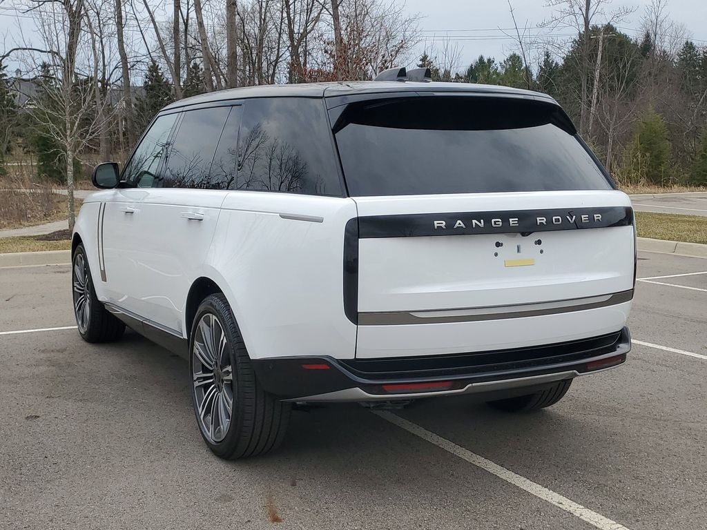 New 2026 Land Rover Range Rover SE LWB 7-Seats / V8 SUV