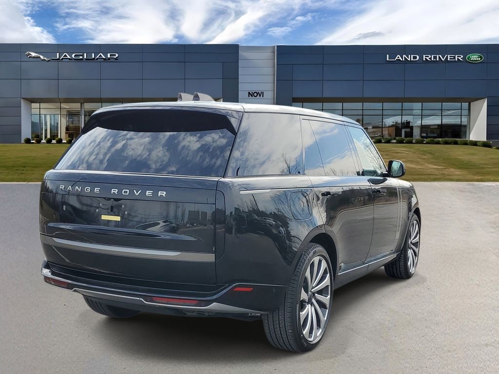 New 2026 Land Rover Range Rover SE LWB 7-Seats / V8 SUV