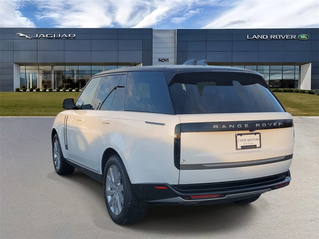 New 2025 Land Rover Range Rover SE SUV