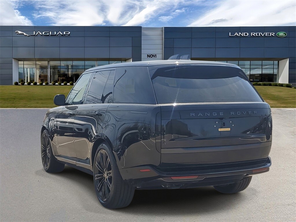 2025 Land Rover Range Rover SE photo 2