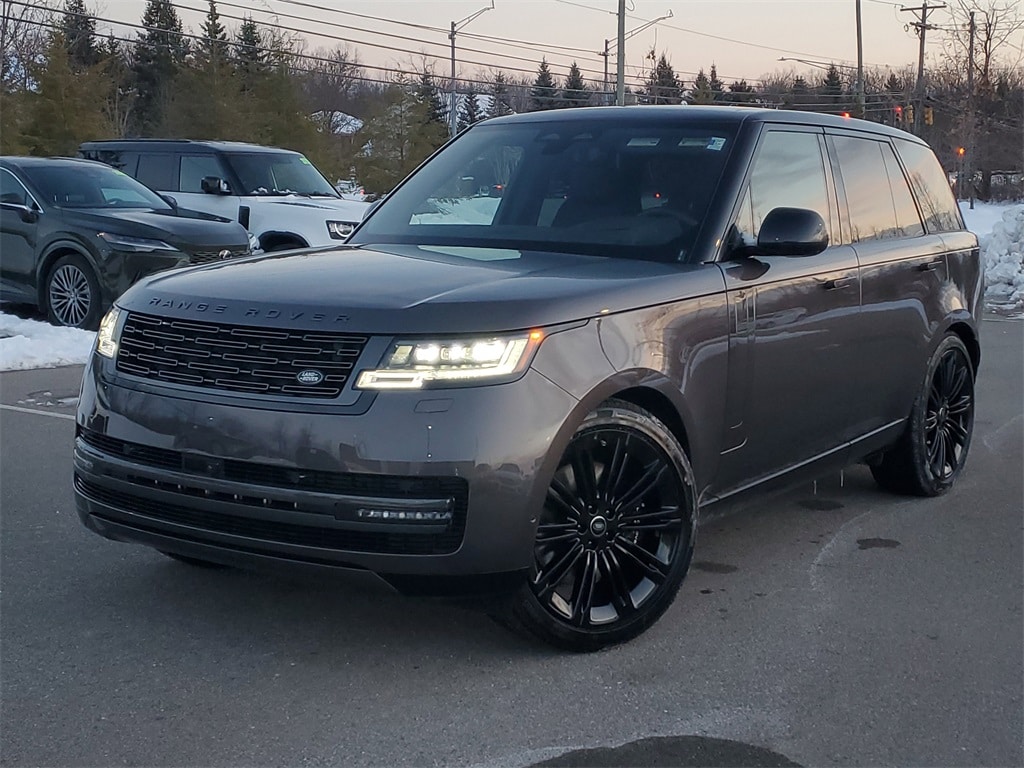 2025 Land Rover Range Rover SE's photo