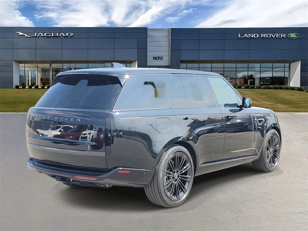 2025 Land Rover Range Rover SE photo 3