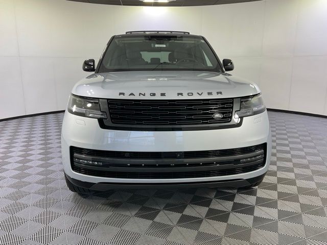 2025 Land Rover Range Rover SE photo 2