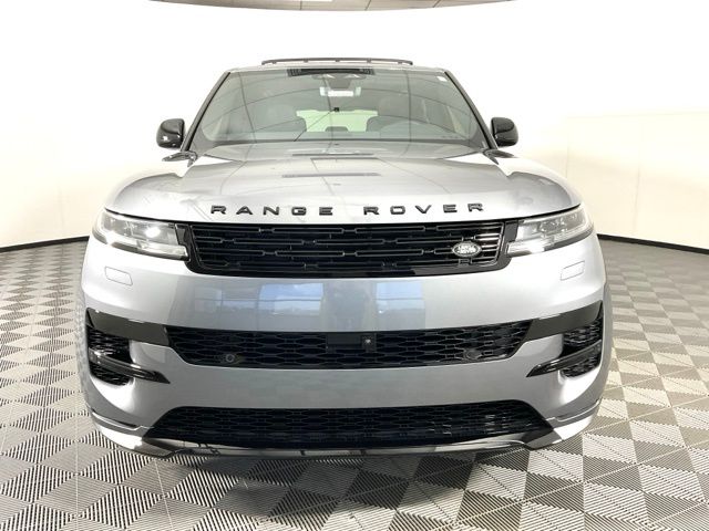 2025 Land Rover Range Rover Sport SE photo 3