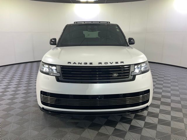 2025 Land Rover Range Rover SV photo 3