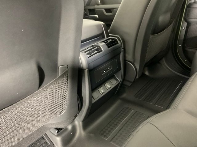 2026 Land Rover Defender X-Dynamic SE - Photo 15