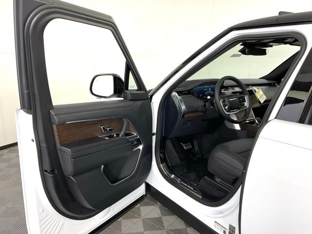 2025 Land Rover Range Rover SE - Photo 19