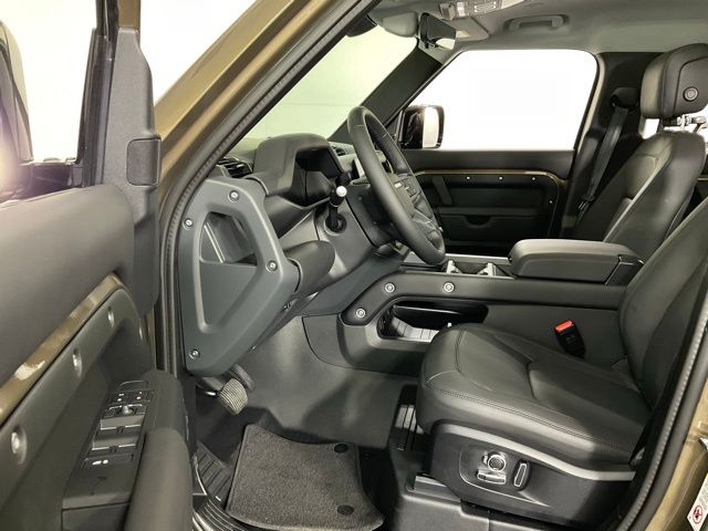2025 Land Rover Defender S - Photo 28
