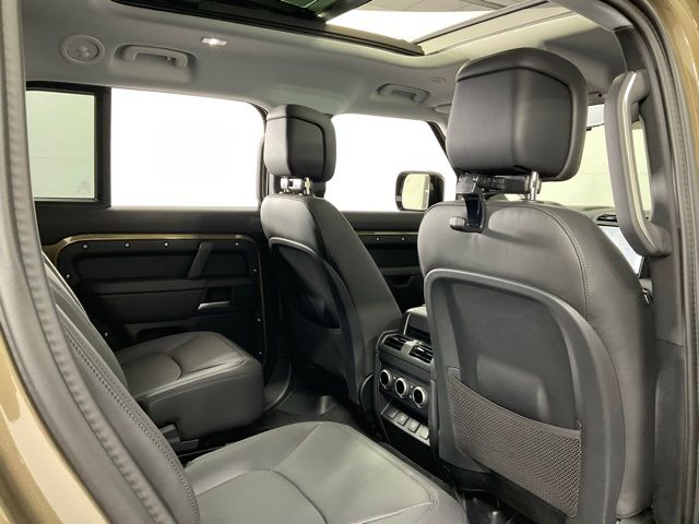 2025 Land Rover Defender S - Photo 37