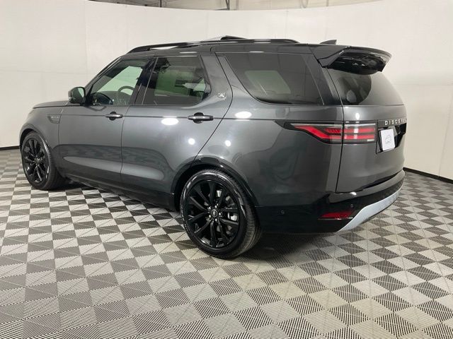 2026 Land Rover Discovery photo 3