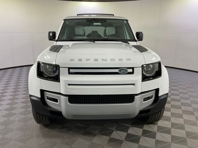 2025 Land Rover Defender 110 S photo 3