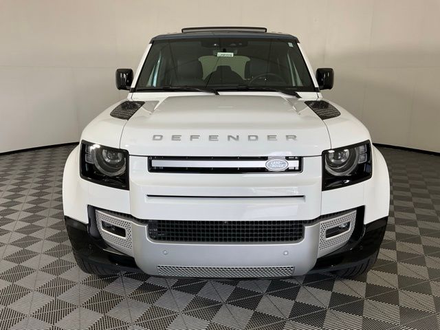 2025 Land Rover Defender 110 S photo 3