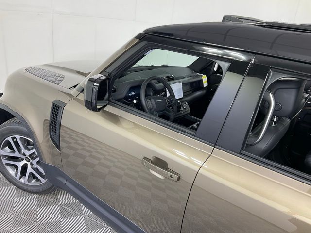 2025 Land Rover Defender S - Photo 46