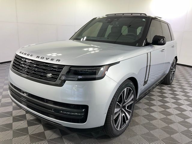 2025 Land Rover Range Rover SE photo 2