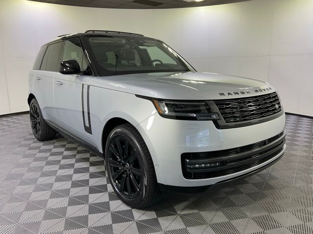 2025 Land Rover Range Rover SE photo 3