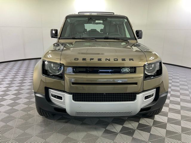 2025 Land Rover Defender S photo 4