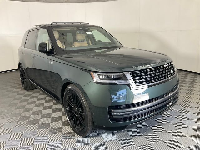 2025 Land Rover Range Rover SE photo 3