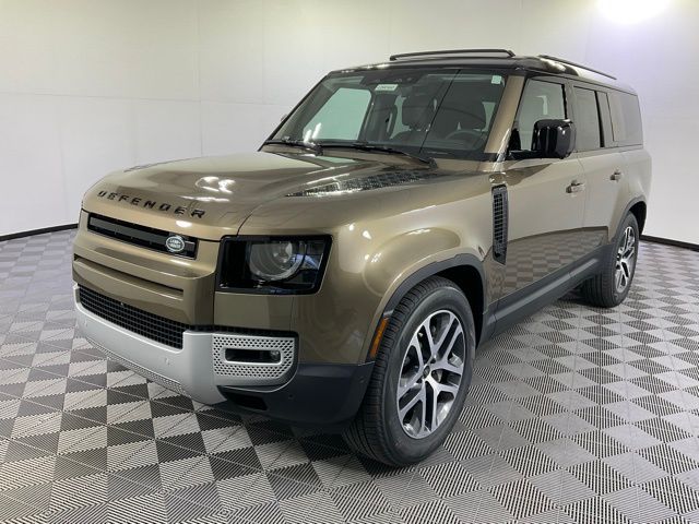 2025 Land Rover Defender S photo 3