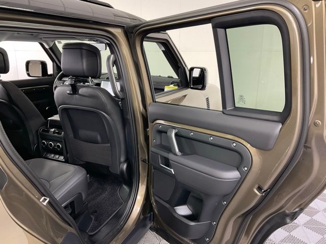 2025 Land Rover Defender S - Photo 35