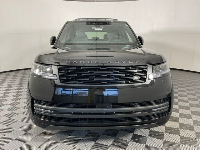 2025 Land Rover Range Rover SE photo 3