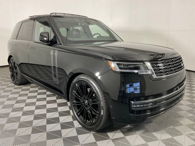 2025 Land Rover Range Rover SE photo 4