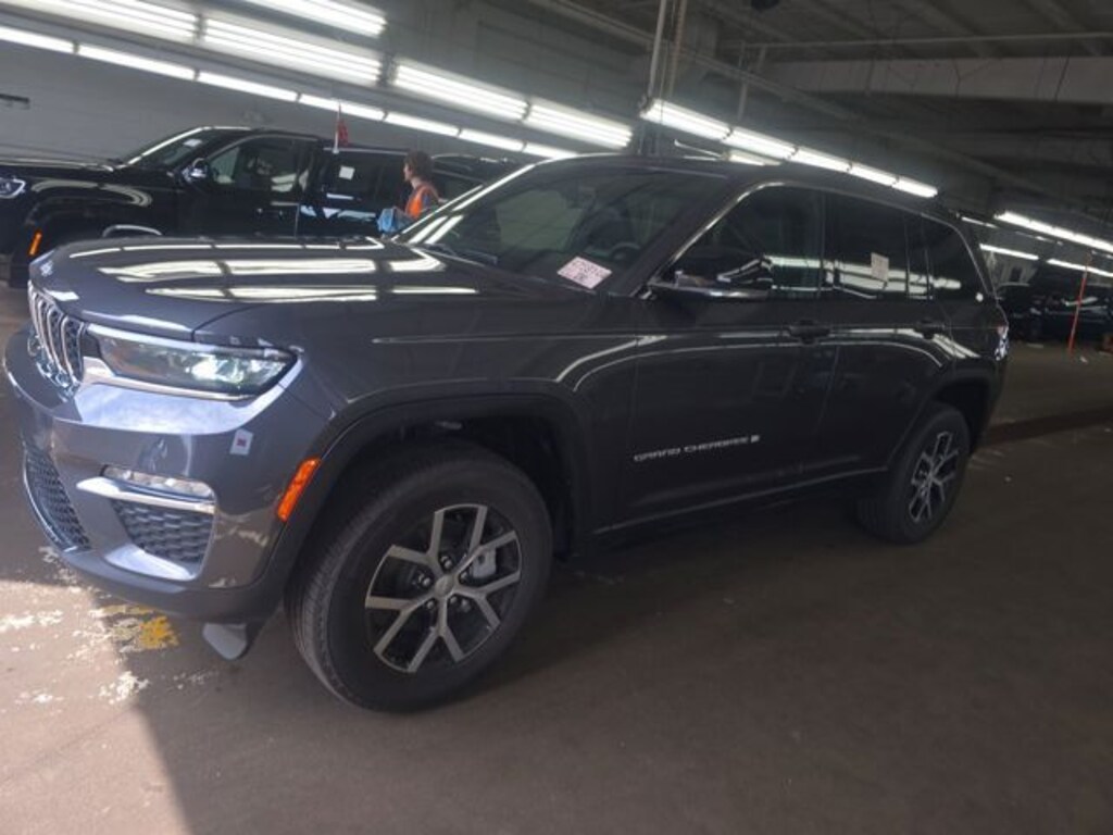 Used 2025 Jeep Grand Cherokee Limited SUV
