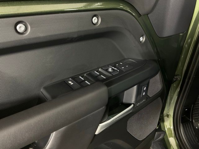 2026 Land Rover Defender X-Dynamic SE - Photo 25