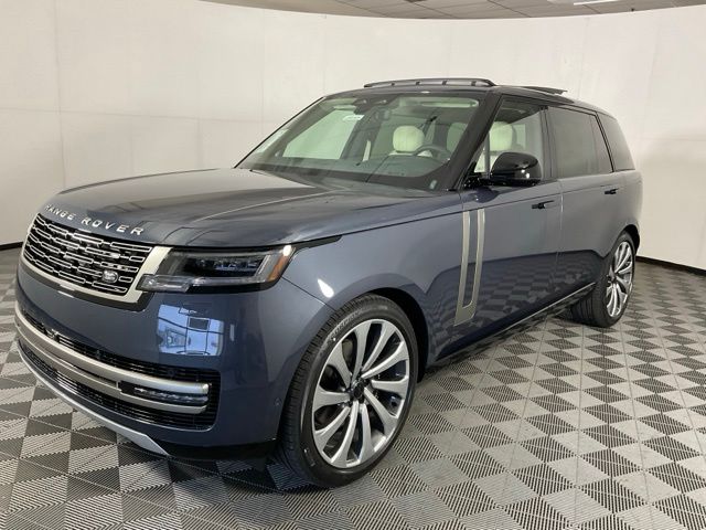 2026 Land Rover Range Rover 3.0 SE LWB 7's photo