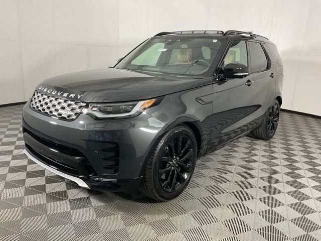 2026 Land Rover Discovery Tempest Edition's photo