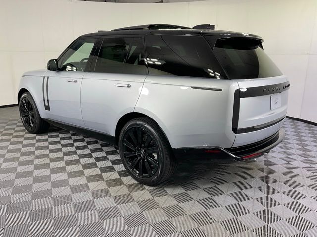 2025 Land Rover Range Rover SE photo 4
