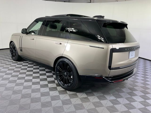 2025 Land Rover Range Rover SE photo 4