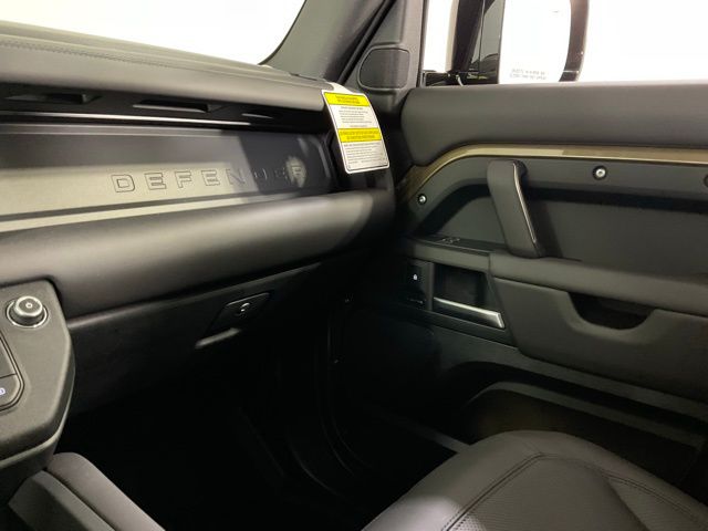 2025 Land Rover Defender S - Photo 17