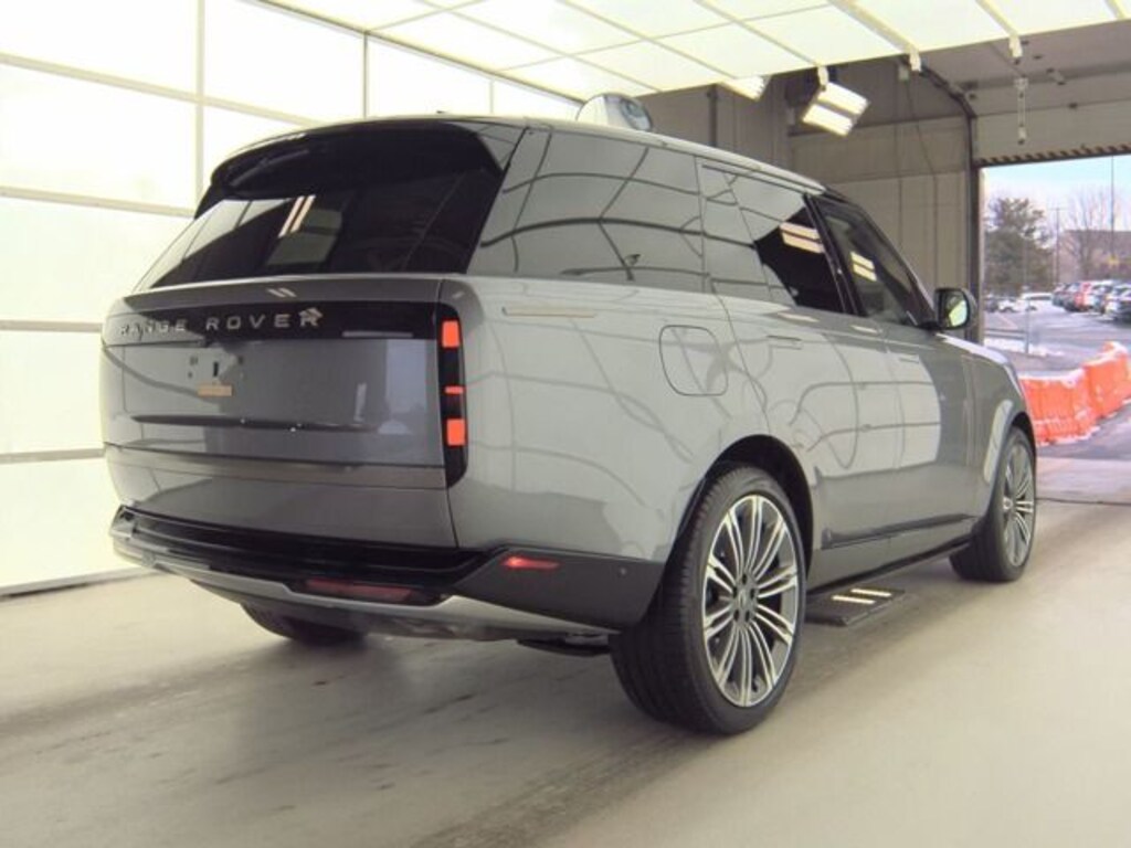 Used 2024 Land Rover Range Rover P530 SE SUV